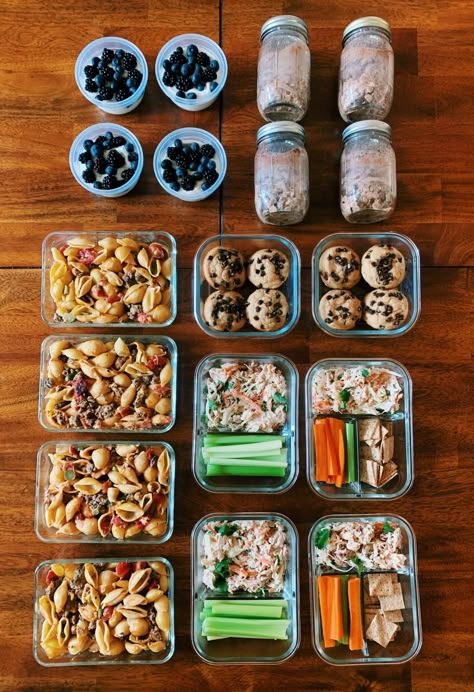 How To Meal Prep For Beginners - Bad Athletics Student Athlete Meal Prep, Preparing Food For The Week, Athlete Meal Prep Ideas, Meal Prep University, Organic Meal Prep, Meal Prep Asthetic Picture, Nurse Food Prep, Meal Prep Tips For Beginners, College Athlete Meal Prep