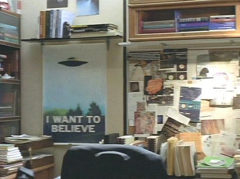 I still love this poster after all these years. I Want To Believe poster from Agent Mulder's office in The X-Files I Want To Believe, Fox Mulder, Dana Scully, David Duchovny, Paranormal Investigation, Believe In Magic, X Files, Movies Showing, Aliens