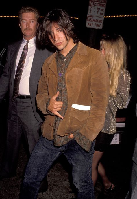 The style of original hipster Keanu Reeves in 16 vintage pictures Hair Shag, Spiky Haircut, Haircut 90s, Hairstyles 90s, Shaggy Haircut, Blond Hairstyles, Keanu Reeves Young, Hair 90s, Spiky Hairstyles