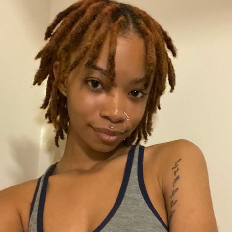 Short Dreads Women, Dreadlock Short Hairstyles, Short Locs On Women, Locs Reference, Short Locs Styles For Women, Dreadlocks Short Hair, Short Locs Women, Short Locs Aesthetic, Very Short Locs Hairstyles