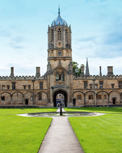 Oxford University England, Christ Church Oxford, Oxford Town, University In England, Oxford College, Study In London, Oxford England, Adventure Landscape, Uk Universities