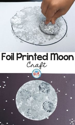 I have a space-obsessed kid in my house, so we love to do space crafts around here, and my son was very excited to do this moon craft! We made it extra fun and experimented with a different way to paint by making it foil-printed. This craft is great for preschool, kindergarten, first grade, or even older kids. It would also be a great art extension during a space theme in the classroom. Moon Craft, Space Theme Preschool, Space Preschool, Space Crafts For Kids, Maluchy Montessori, Sistem Solar, Outer Space Theme, Moon Crafts, Space Activities