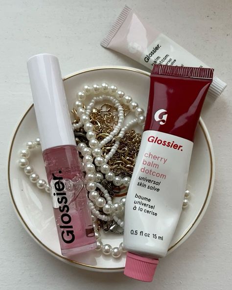 glossier 🍒 Glossier Lip Balm Cherry, Balm Dot Com Glossier, Glossier Cherry Balm, Glossier Cherry, Balm Dot Com, Glossier Aesthetic, Clear Lipgloss, Stretch Concealer, Glossier Lip Balm