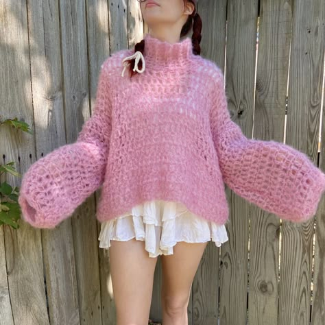 Fluffy Cardigan Crochet, Fuzzy Crochet Sweater, Winter Sweater Crochet, Knit Sweater Pattern Free Women, Chunky Yarn Crochet Sweater Pattern Free, Mohair Crochet Sweater Pattern, Crochet Outfit Inspiration, Fluffy Sweater Crochet, Crochet Mohair Sweater Free Pattern