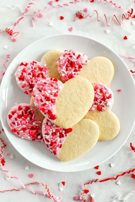 V Day Cookies Recipe, Sugar Cookies For Valentines Day, Cookie For Valentines Day, Valentine’s Day Biscuits, Valentines Biscuits For Kids, Valentines Cookies Gluten Free, Valentine Cookie Ideas Simple, Easy Valentines Cookies Decorated, Sugar Cookie Valentines Day