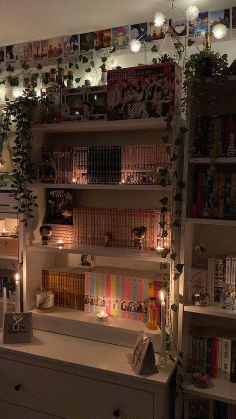 Book Room Inspiration, Aesthetic Manga Bookshelf, Anime Bookshelf Ideas, Coquette Bookshelf Aesthetic, Vines On Bookshelf, Bookshelf With Vines, Vine Bookshelf, Bookshelf Styling With Plants, Cute Anime Room Ideas