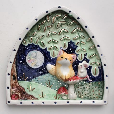 Ceramic Wall Art Animals, Ceramic Diorama, Clay Diorama Scene, Reliquary Box Ideas Ceramics, Fox Ceramics, Coffee Mug Crafts, Clay Wall Hanging, Folk Decor, Clay Lesson