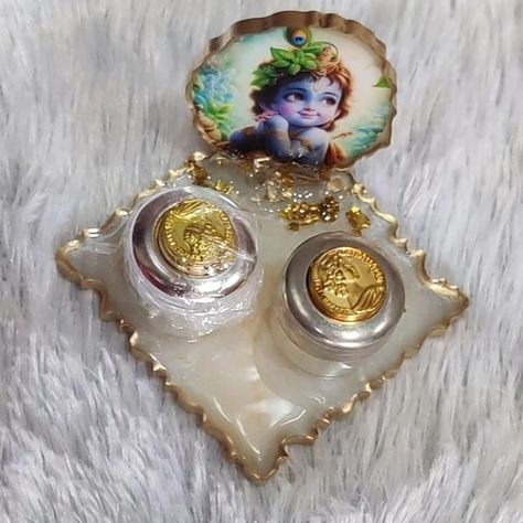 Square resin platter with 1 big German Silver Box for Elachi Misri or Coin Box 3 inches Price 230/- each Plus shipping DM to Order Now 😊 Discount will be provided depending on the order quantity. #ReturnFavours #coinbox #Resin Platters #Valuable Gifts #PrestigiousGifts #HappinessSharing #MemoriesMade #GratitudeInEveryGift #PartyFavors #GlobalShipping #USAandBeyond #TimelessElegance #MemorableMoments #CharmingGifts #TokenofAppreciation #CeleberationEssentials #MemorableTokens #Thoug... Resin Thali, Resin Gift Ideas, Resin Platter, Platter Ideas, Resin Box, Wallpaper Sky, Iphone Wallpaper Sky, Ganesh Art, Return Gift