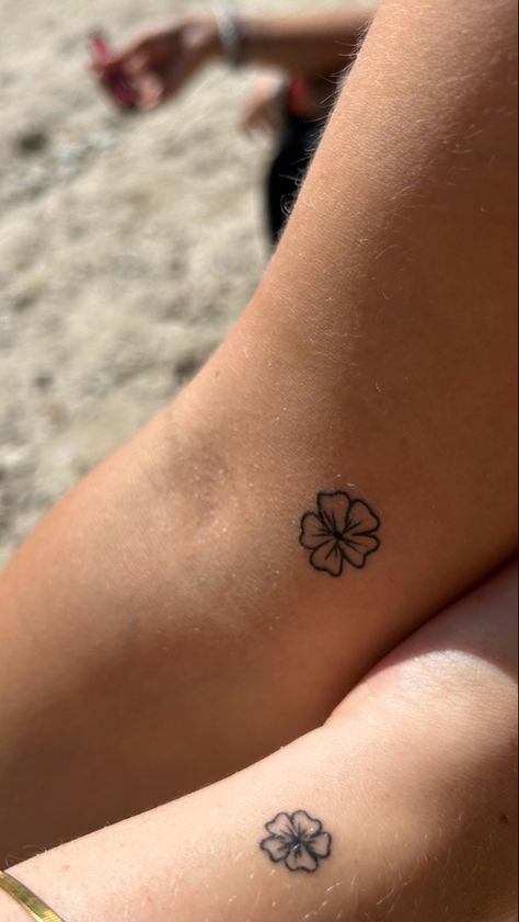 Small Tattoos To Get In Hawaii, Hibiscus Finger Tattoo, Hibiscus Tattoo Wrist, Monoi Flower Tattoo, Tiny Hibiscus Tattoo, Tiny Flower Tattoo, Hibiscus Flower Tattoo, Hawaiian Flower Tattoos, Hibiscus Flower Tattoos