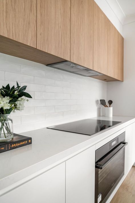 White Kitchen Dark Benchtop, Marble Bench Top Kitchen, Timber Overhead Cupboards Kitchen, Simple Kitchen Splashback, White And Light Timber Kitchen, White Kitchen Benchtop Ideas, Timber Look Kitchen Cabinets, White Kitchen Timber Floor, Oak And White Kitchen Modern