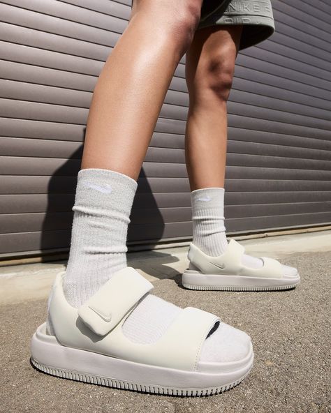 Nike Calm Women's Sandals. Nike.com Sandals With Socks, Foam Sandals, High Top Adidas, Nike Sandals, Ray Ban Men, Occasion Wear Dresses, Slim Fit Casual Shirts, Shoes Flats Sandals, Womens Slides