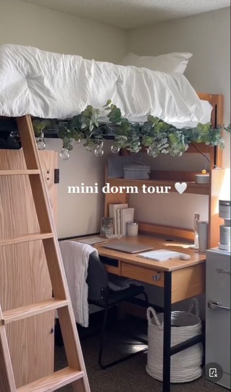 Dorm Room Ideas Under Bed, College Dorm Room Ideas Desk Under Bed, Dorm Aethstetic, College Triple Dorm Room Ideas, Three Person Dorm Room, Lofted Bed Dorm Room Ideas Aesthetic, Dorm Layout Ideas Double, Dorm Room Ideas Desk Under Bed, Under Dorm Bed Ideas