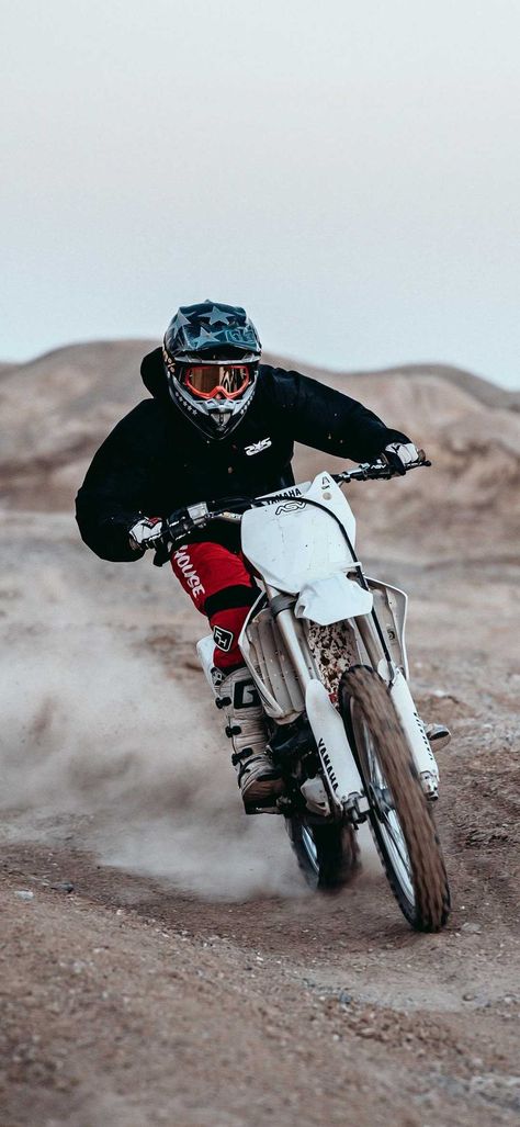 Free Dirt Bikes, Dirt Bike Wallpaper, Bike Wallpaper, Motocross Love, Cool Dirt Bikes, Image Moto, Motorcross Bike, Bike Aesthetic, Motorcycle Wallpaper