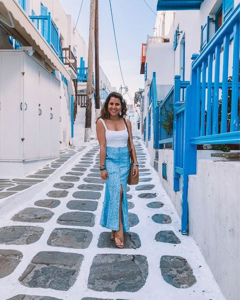 What to Wear in Mykonos, Greece #bloggerfashion #bloggerstyle #travelblog Mykonos Greece Outfit, Greece Instagram, Greece Packing List, Greece Poster, Insta Board, Greece Destinations, Greece Outfit, Greece Trip, Mykonos Town