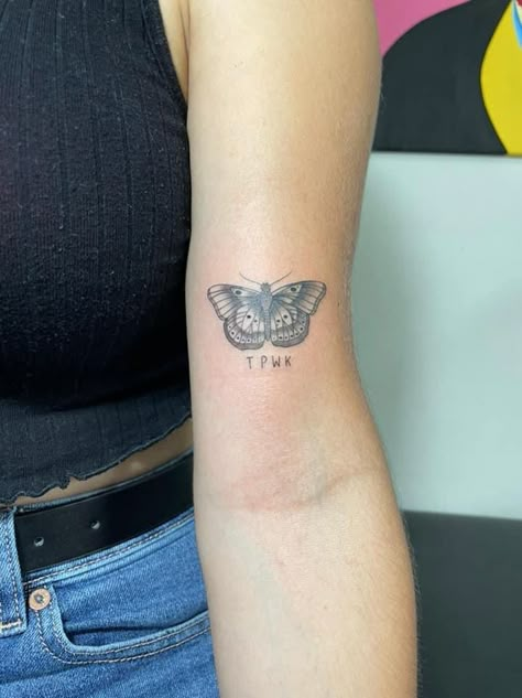 Medusa Moth Tattoo, Harry Styles Moth Tattoo Outline, Harrystyles Tattoo, Harry Styles Tattoos Ideas, Harry Styles Butterfly Tattoo, Harry Styles Tattoos Inspiration, Harry Styles Inspired Tattoos, Harry Styles Butterfly, One Direction Tattoos