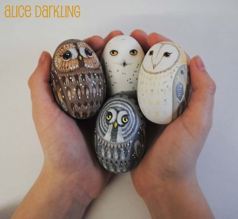 Hand painted wooden Owl eggs: Tawny,, Snowy, Barn and Great Grey owls (by Alice Darkling) Wooden Egg Decorating Ideas, Wooden Egg Painting Ideas, Wooden Owl Crafts, Wooden Eggs Crafts, Wood Easter Eggs, Painted Wooden Eggs, Painted Owls, Shaving Cream Easter Eggs, Painted Owl