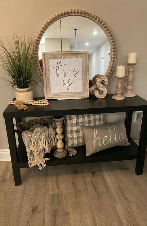 Farmhouse Foyer Table Decor, Livingrooms Design Ideas 2022, Farmhouse Entryway Ideas Console Tables, Entry Way Table Decor Farmhouse Style, Leaving Room Wall Decor Ideas, Farmhouse Sofa Table Decor, Table Console Decor Ideas, Entry Way Table Decor Modern, Home Decor Ideas Living Room On A Budget