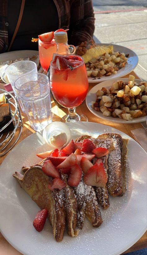 French Toast Restaurant, Brunch Fake Story, Brunch French Toast, Fancy Breakfast, Brunch Restaurants, Healthy Lifestyle Food, Yummy Comfort Food, Food Goals, Snap Food