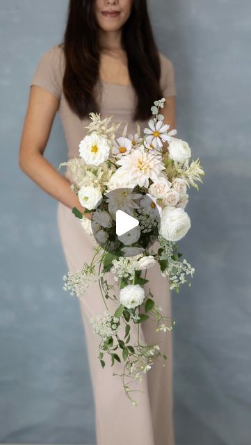 Small Cascading Wedding Bouquets, Bouquet Step By Step, Focal Flowers, Butterfly Ranunculus, Draping Wedding, Cascading Bouquet, Cascading Bridal Bouquets, Cascading Wedding Bouquets, Cascading Flowers