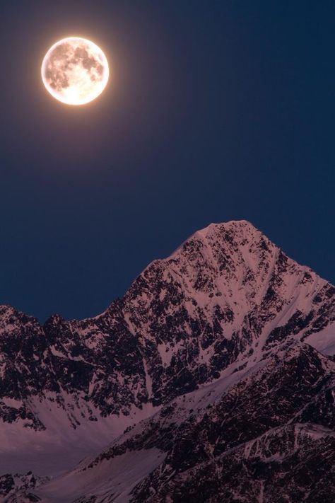 Sunrise Animation, Futuristic Nature, Neon Futuristic, Animation Painting, Full Moon Photos, Valdez Alaska, More Self Love, Moon Mountain, Mountains Aesthetic