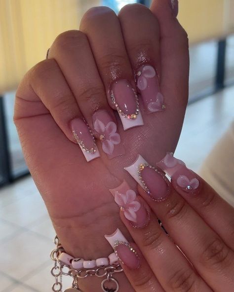 Medium Nails Birthday, Baddie Nails Acrylic Designs Pink, Sweet 16 Nail Ideas Art Designs, Cute Pink And Gold Nails, Junk Set Nails, Baddie Nails Coffin Medium, Medium Length Square Nail Ideas, Nail Ideas Acrylic Flowers, Birthday Nails Sweet 16