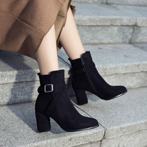 Korean autumn/winter side zipper black round toe Martin boots Korean Boots Shoes Women, Outfit Sepatu Boots, Korean Boots Shoes, Korean Heels Outfit, Korean Shoes Heels, Korean Fashion Boots, Winter Shoes Aesthetic, Korean Fashion Shoes Heels, Korean Footwear