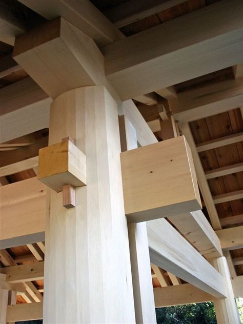 Diy Furniture Sofa, Modern Timber Frame, Wood Frame House, Japanese Gate, Timber Frame Joinery, Timber Logs, Timber Frame Building, Japanese Joinery, Timber Frame Construction