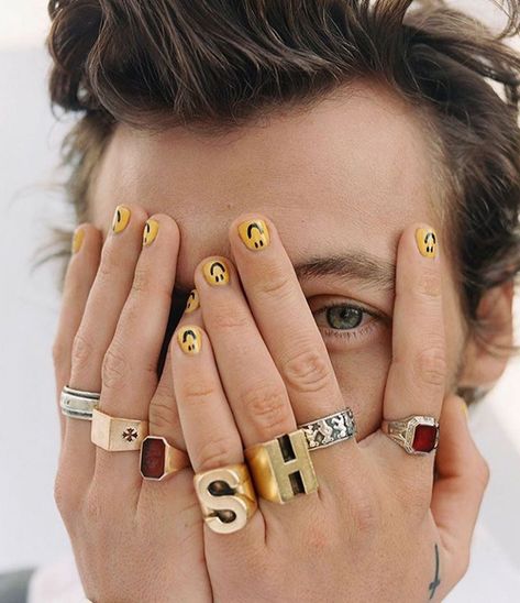 Harry Styles Nails, Mens Nails, Lines On Nails, Christmas Nails Acrylic, Nails Polish, Nails 2020, Nail Paint, Cool Nail Art, Nail Polish Colors