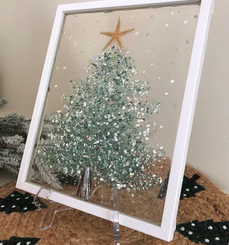 Resin Crushed Glass Framed Christmas Tree - Etsy Broken Glass Crafts, Diy Glasses, Wine Bottle Corks, Resin Wall Art, Sea Glass Crafts, Crushed Glass, Glass Christmas Tree, Sea Glass Art, Glass Frames