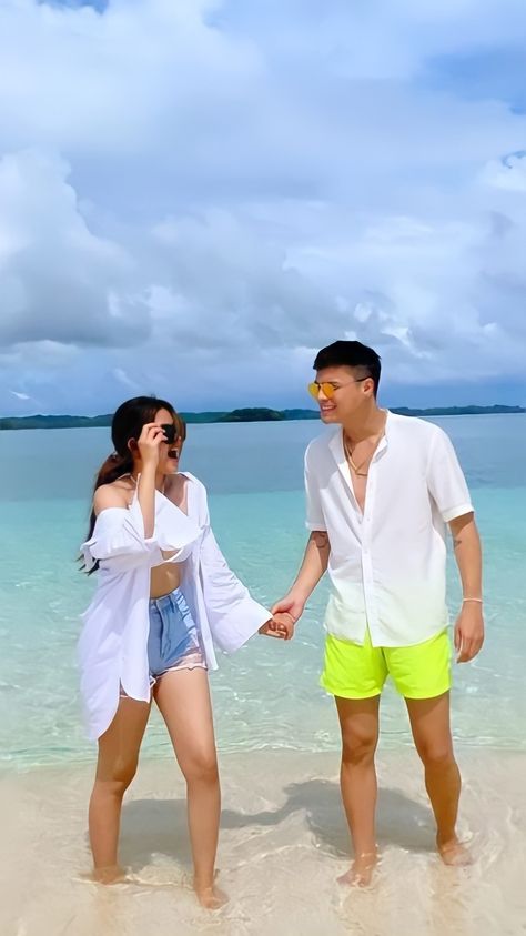 Beach Wear For Couples, Couple Beach Wear, Couple Outfit For Beach, Goa Outfits For Couple, Beach Couple Outfit Ideas, Cancun Couple Outfits, Couple Beach Outfits Summer, Beach Outfits For Couples, Beach Outfit For Couples