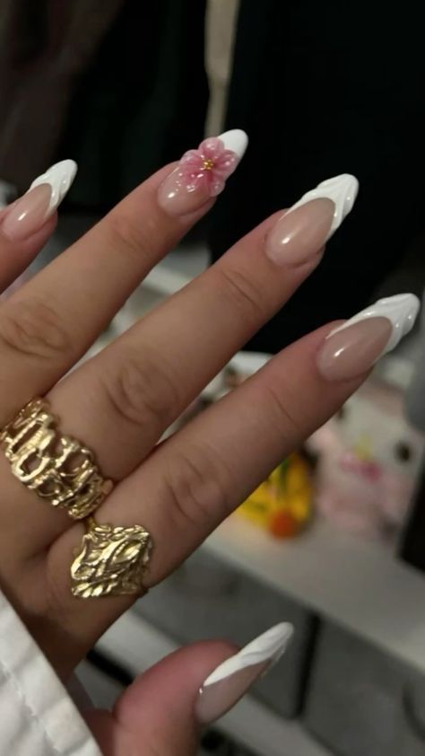 Classic Nails Almond Shape, Cute Basic Almond Nails, Almond White Nails Design, Off White Almond Nails, Almond Baddie Nails, Nail Inspo Almond Simple, Nails For August, Date Night Nails, Vacation Nail Ideas