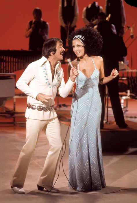 (ad) The new Best of Sonny & Cher DVD set from Time Life is a fun trip down memory lane, especially for those of us who watched their variety show Cher Iconic Looks, Cher Halloween Costume, Moda Disco, Cher Bob Mackie, Disco Outfits, Cher Show, Sonny And Cher, Cher And Sonny, Sonny Cher