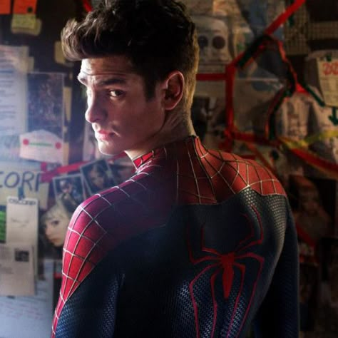 spider man andrew garfield - Google Search Peter Parker Andrew Garfield, Madara And Hashirama, The Amazing Spiderman 2, Andrew Garfield Spiderman, Garfield Spiderman, Image Spiderman, Bug Boy, Pose Fotografi, Aaron Taylor Johnson