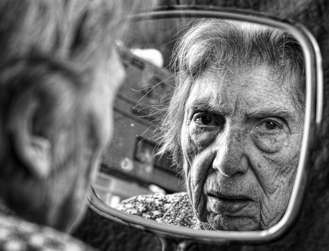 Aging Is Surreal But Fun In These Photos Of An Artist’s 91-Year-Old Mother Elderly Photography Portraits, Alzheimers Photography, Old Age Photography, Aging Photography, Elderly Photography, Mirrors Photography, Identity Photography, Age Photography, Person Photography