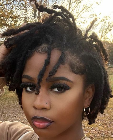 Super Short Locs, Short Fluffy Locs, Small Afro Hairstyles, Knotless Braids In A Ponytail, Short Locs Women, Short Locs Black Women, Very Short Locs Hairstyles, Really Short Locs, Puffy Locs