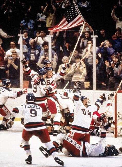 Miracle On Ice, Team Usa Hockey, Usa Hockey, Olympic Gold Medals, Usa Olympics, Hockey Games, Olympic Team, American Sports, Sports Photos