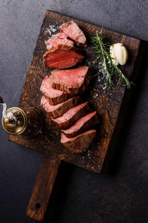 The Best Beef Tenderloin Recipe And How To Trim It Yourself Best Beef Tenderloin Recipe, Peper Steak, Beef Tenderloin Recipes, Cooking Roast Beef, Steak Rubs, Fillet Steak, Beef Fillet, Tenderloin Recipe, Beef Roast