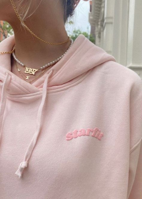 Pink Hoodie Outfit Aesthetic, Travel Flatlay, Pink Hoodie Outfit, Matching Sweat Sets, Hoodie Outfit Aesthetic, Matching Sweat Set, New York Hoodie, Light Pink Hoodie, Sweat Sets