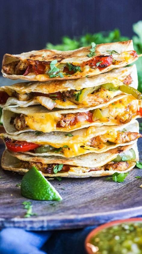 Bell Pepper Tacos, Chicken Fajita Tacos, Pepper Tacos, Chicken Bell Peppers, Chicken Fajita Wraps, Shake N Bake Chicken, Fajita Tacos, Beef Tacos Recipes, Chicken Fajita