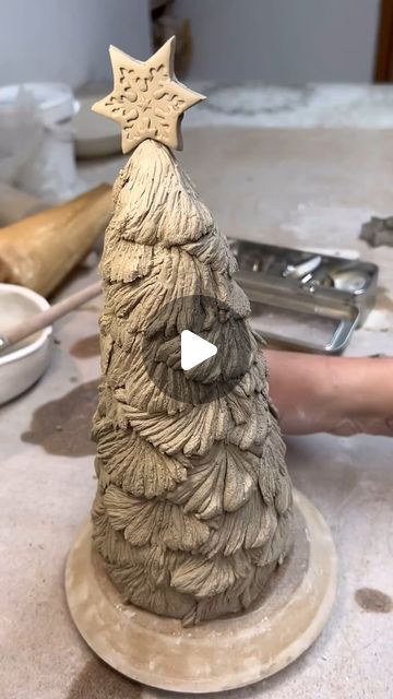 Natal, How To Make A Clay Christmas Tree, Hand Building Pottery Ideas Christmas, Wheel Thrown Pottery Christmas, Cement Christmas Crafts, Wheel Thrown Christmas Tree, Clay Xmas Tree, Pottery Trees Clay, Sculpting With Air Dry Clay