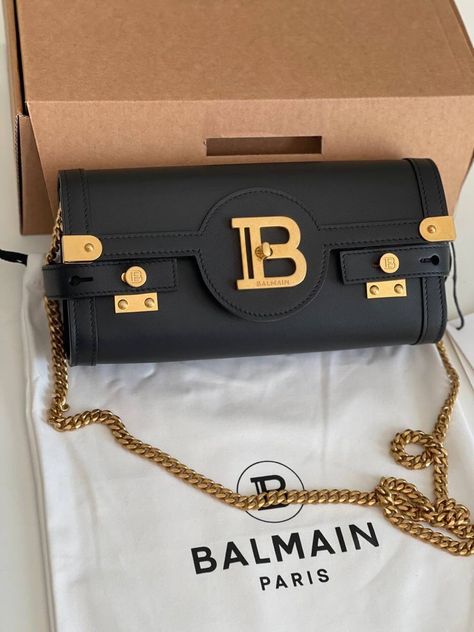 #purses #shoes #fashionista #clutches #handbagaddict #handbagshop #handbagmurah #leather #clutchbag #fashionblogg Balmain Purse, Balmain Aesthetic, Balmain Handbags, Balmain Bag, Stylish Leather Bags, Draw With Me, Cute Suitcases, Sac Louis Vuitton, Stylish Luggage