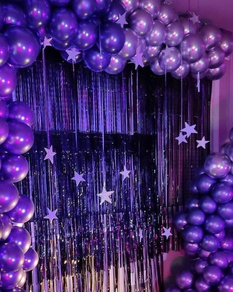 Balloons And Streamers, 17. Geburtstag, Sweet 16 Party Themes, 14th Birthday Party Ideas, 15th Birthday Party Ideas, 18th Birthday Party Themes, Purple Birthday Party, Sweet Sixteen Birthday Party Ideas, Glow Birthday Party