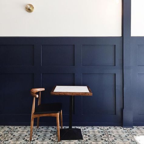 navy wainscoting Blue Wainscoting, Wainscoting Height, Wainscoting Stairs, Wainscoting Kitchen, Faux Wainscoting, Painted Wainscoting, Wainscoting Bedroom, Dining Room Wainscoting, Wainscoting Bathroom