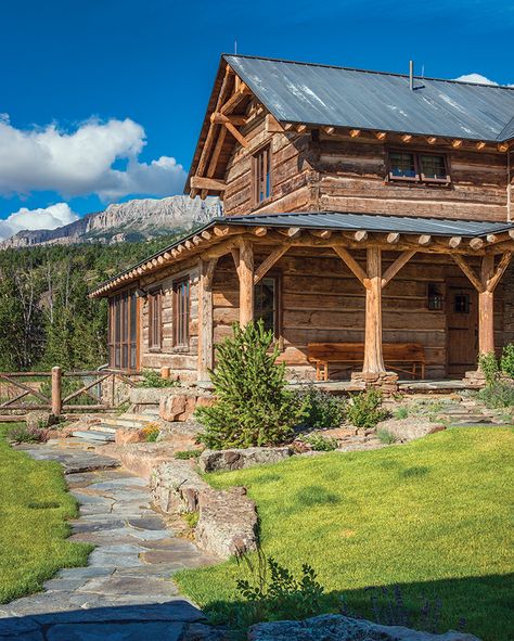 Reinventing a Montana Ranch Wood Ranch House, Cabin Ranch House, Farm Mountain House, Ranch Style Cabin, Ranch Country Homes, Cowboy House Exterior, House On A Ranch, Ranch Inspiration, Aesthetic Ranch House