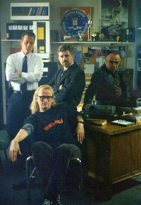 The Lone Gunmen and Agent Dodgett John Doggett, Spooky Mulder, Files Aesthetic, The Lone Gunmen, Robert Patrick, Mulder Scully, Fox Mulder, Dana Scully, Gillian Anderson