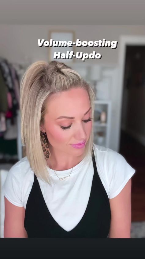 Short Hair Videos Tiktok, Cute Hairstyles For Short Blonde Hair, Simple Short Hairstyles For Wedding, Fine Straight Shoulder Length Hair, Front Hair Updo Half Up, Hair Tutorials For Medium Hair Half Up, Stuff To Do With Short Hair, Short Hair Styles For Christmas Party, Hair Styles For Very Thinning Hair