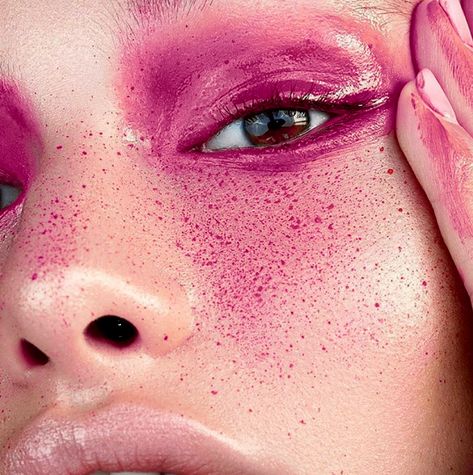 WGSN | Forecast A/W 22/23: Cheeks – Colour & Texture - WGSN Editorial Make-up, Fantasy Make-up, Red Makeup, Creative Eye, Beauty Shoot, Beauty Influencer, Makeup Photography, Pink Makeup, Fantasy Makeup