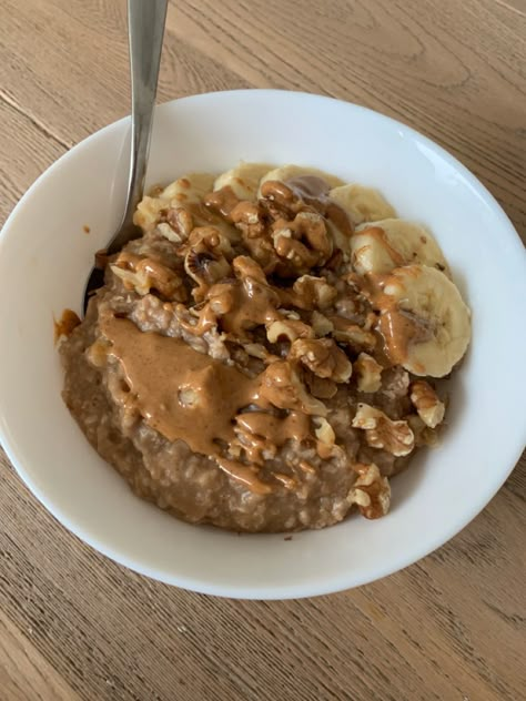 Delicious oatmeal
- 50 grams oats
- water (how much u like)
- 1 banana (half of it on top)
- 1/2 teaspoon cinnamon (or more :))
- pinch of salt
- 15 grams of walnuts 
- drizzle of peanut butter Walnuts Aesthetic, Walnut Aesthetic, Healthy Aesthetic Breakfast, Oatmeal With Peanut Butter, Oats With Peanut Butter, Banana Bread Oatmeal, Oats Water, Peanut Butter Banana Oats, Oatmeal Banana