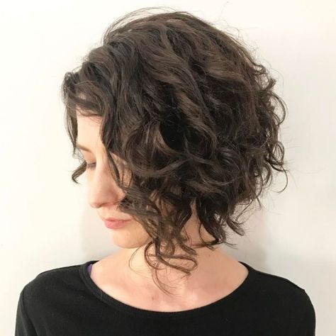 Asymmetrical Curly Brown Bob Curly Angled Bobs, Blonde Balayage Bob, Angled Bob Hairstyles, Bob Haircut Curly, Stacked Bob Hairstyles, Curly Hair Photos, Wavy Bob Hairstyles, Short Curly Bob, Haircuts For Curly Hair