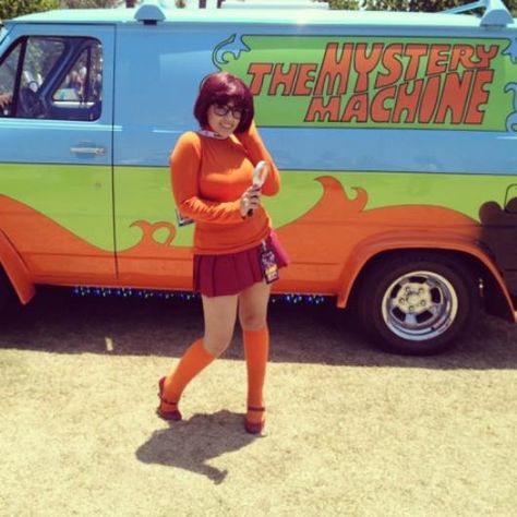 . Steampunk Halloween Costumes, Velma Costume, Scooby Doo Costumes, Velma Cosplay, Velma Scooby Doo, Daphne Costume, Daphne And Velma, Mystery Machine, Daphne Blake